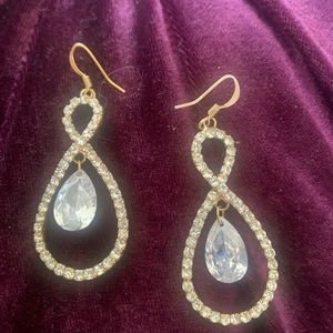 🌹3/$15 Infinity design crystal earrings